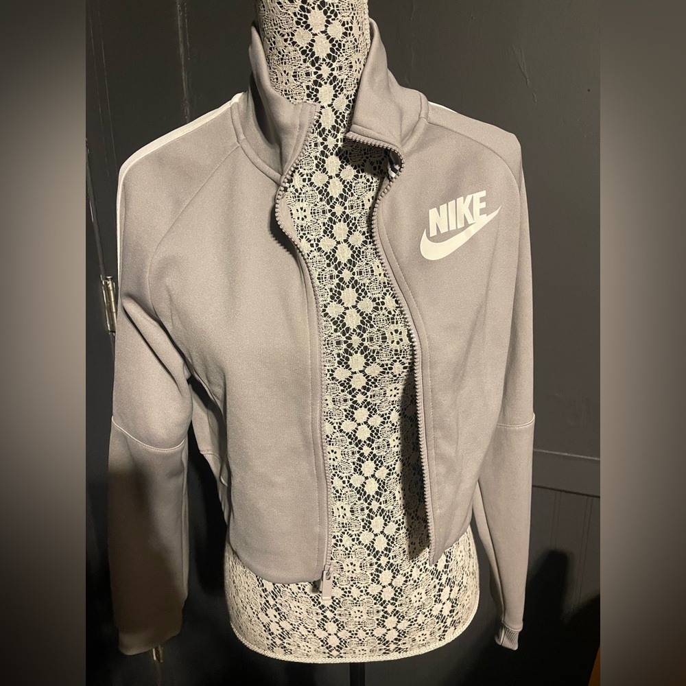 Gray Nike cropped zip up with matching joggers.